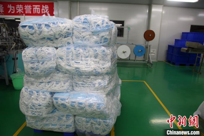湖北枝江“口罩工廠” 日產(chǎn)13萬口罩抗擊疫情，個人衛(wèi)生用品銷售創(chuàng)新高